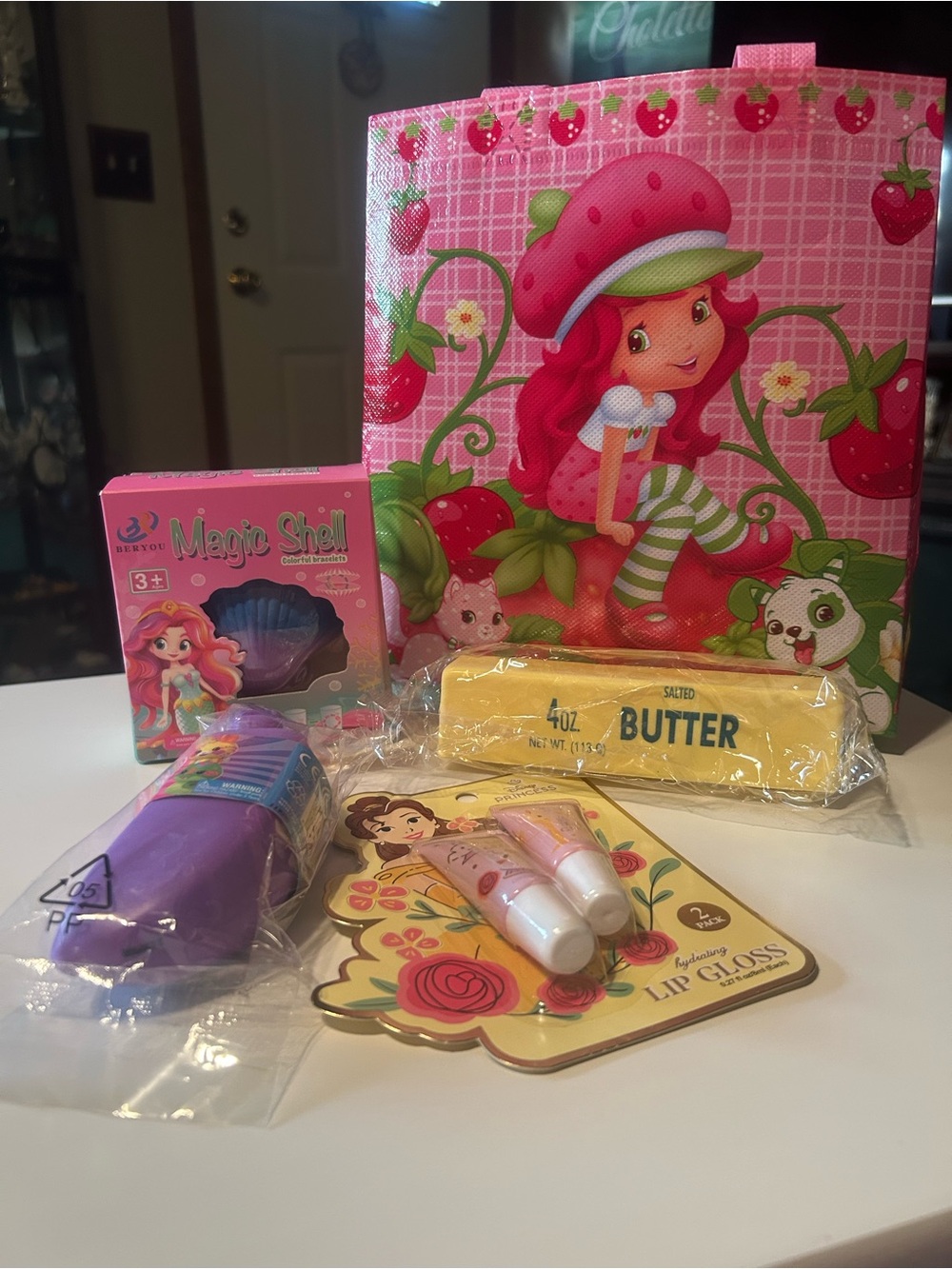 Strawberry Shortcake Pink Kids Tote Bag with Accessories - Picture 3 of 3